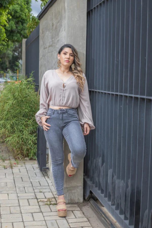 Blusa Sara Color Tierra - Image 2