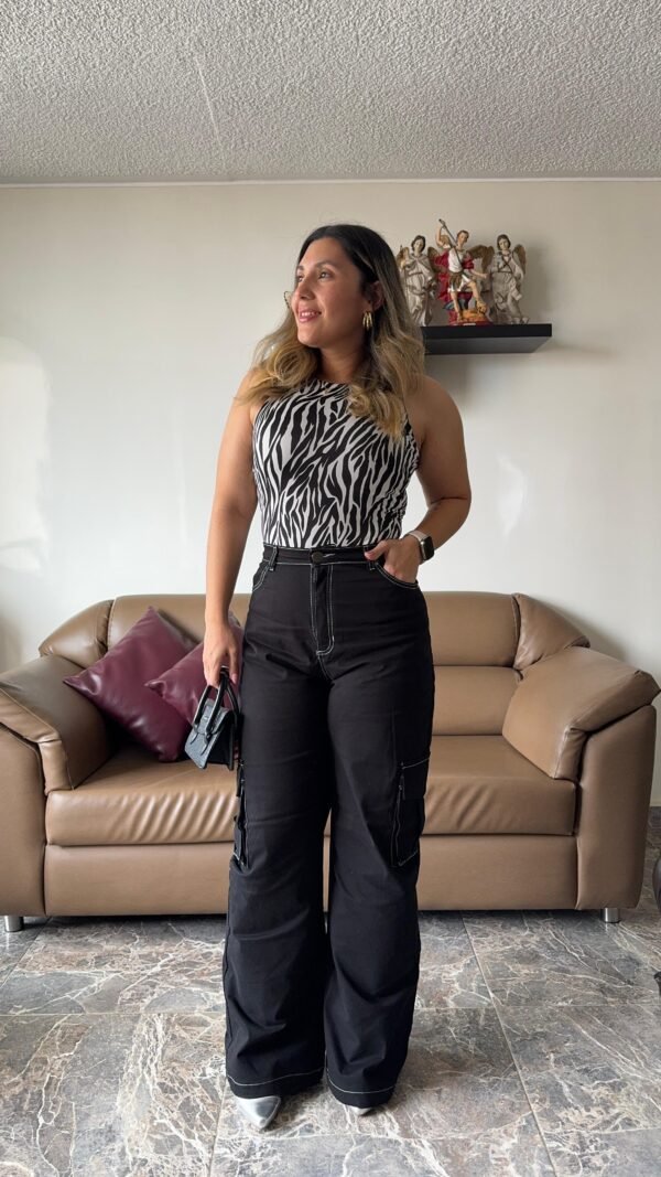 Pantalón Cargo Color Negro